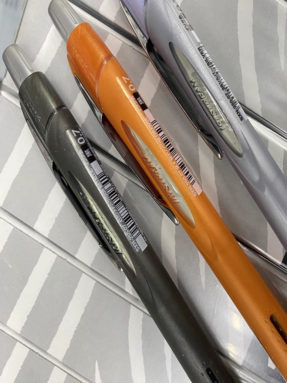 Uni JETSTREAM Rubber Body 0.7mm Black Ink Ballpoint Pens (Pack of 3)