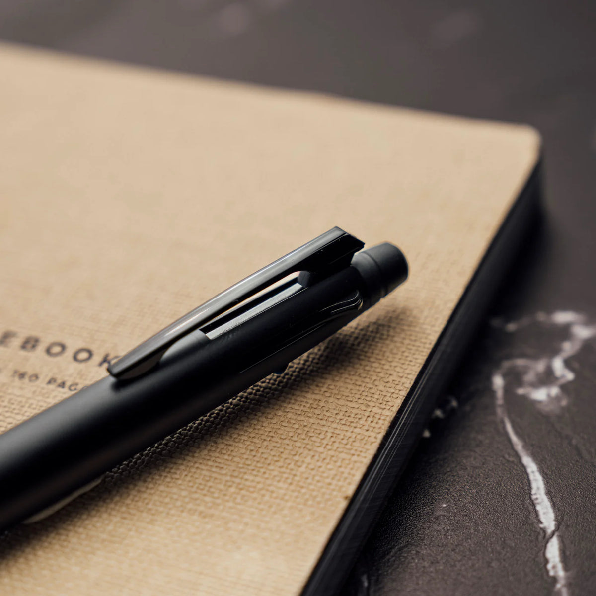 Uni Oak Premium PURE MALT Jetstream Inside 4&1 0.7mm Multifunctional Pen